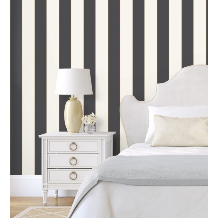 Papel pintado de rayas blancas y negras con líneas finas doradas - Diana Stripes 128614