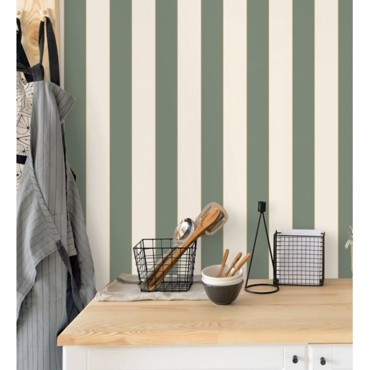 Papel pintado de rayas tonos verde oliva con líneas finas doradas - Diana Stripes 128617