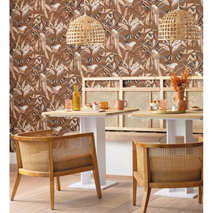 Papel pintado de loros y hojas fondo marrón con detalles dorados estilo Art déco - Laika Parrots 128620